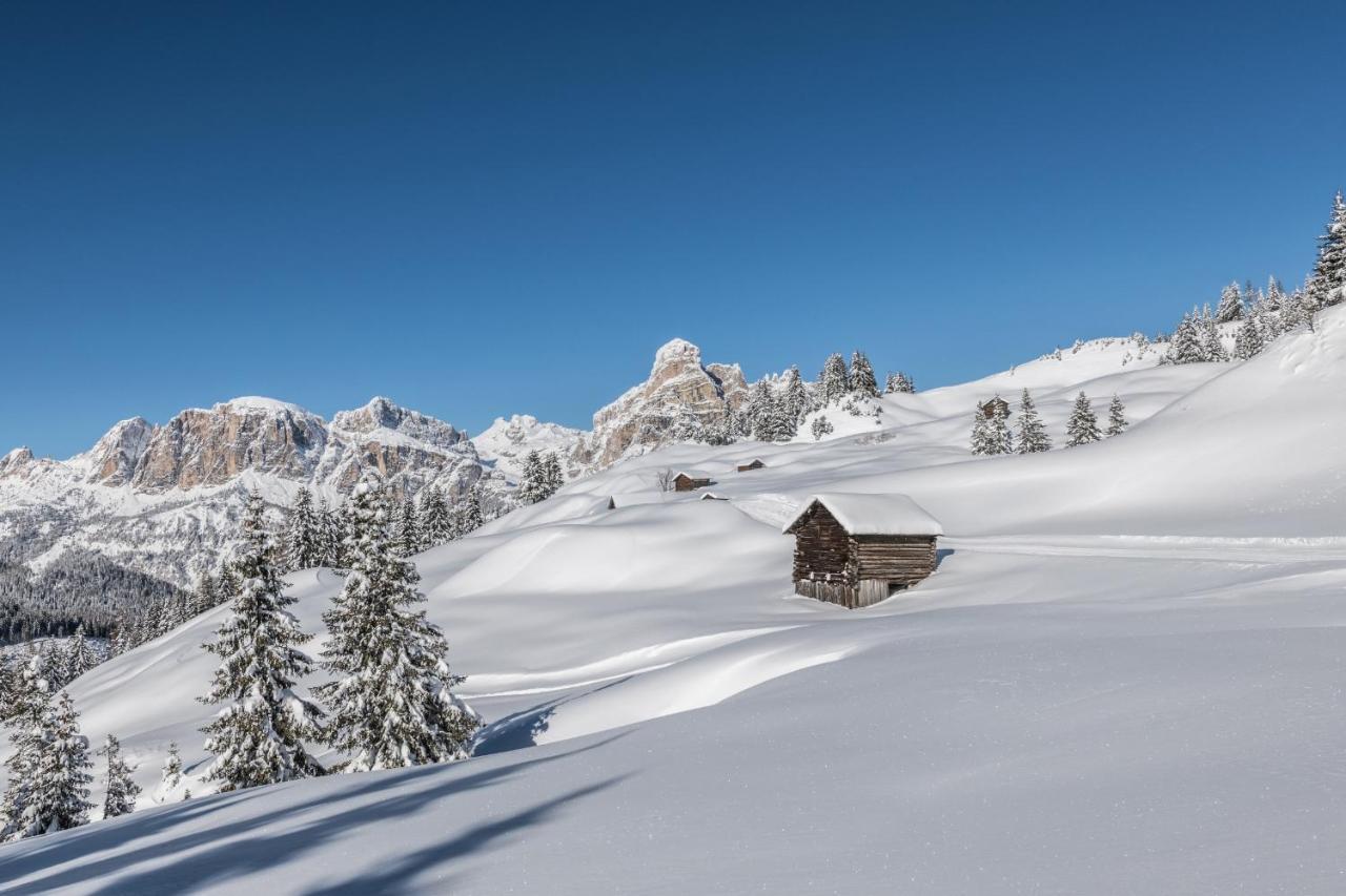 Hotel Dolomiti ลาวิลลา ภายนอก รูปภาพ