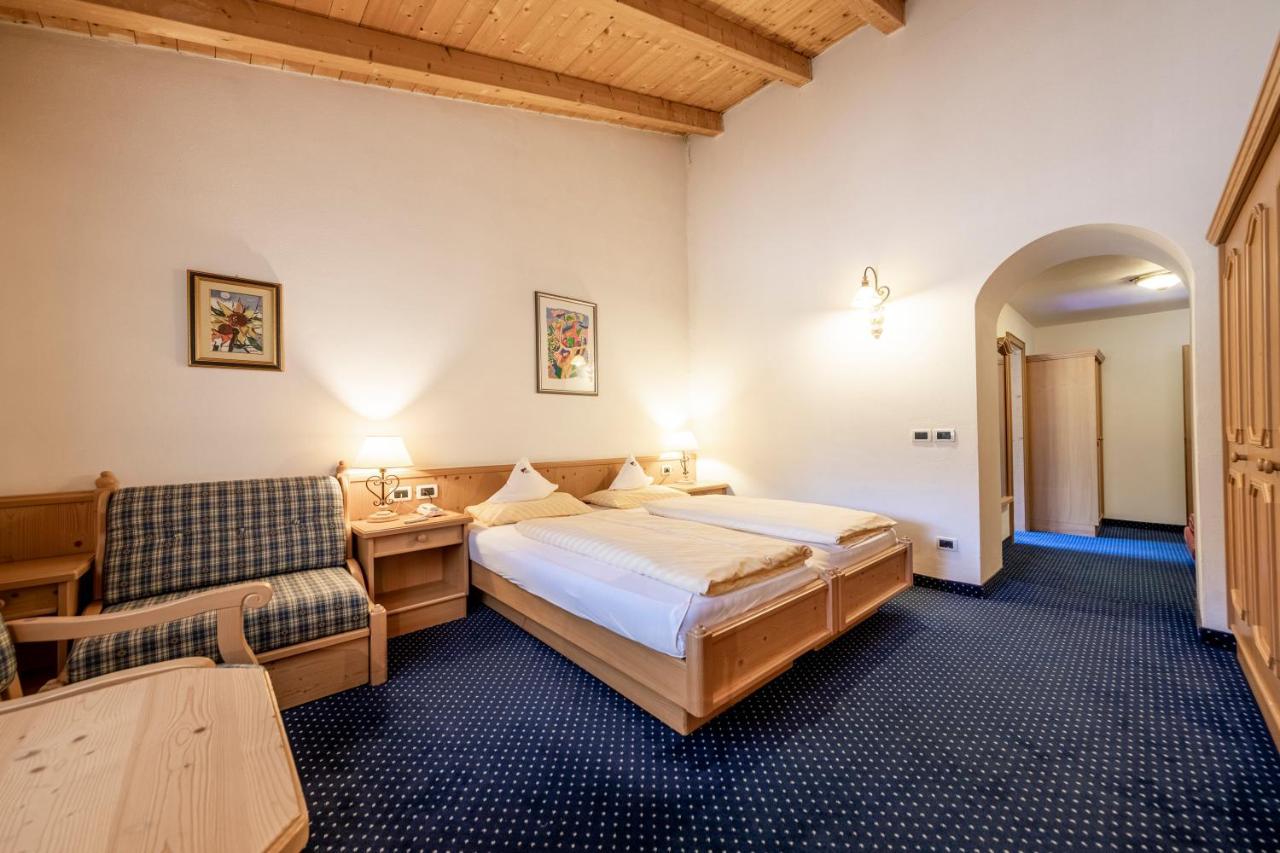 Hotel Dolomiti ลาวิลลา ภายนอก รูปภาพ