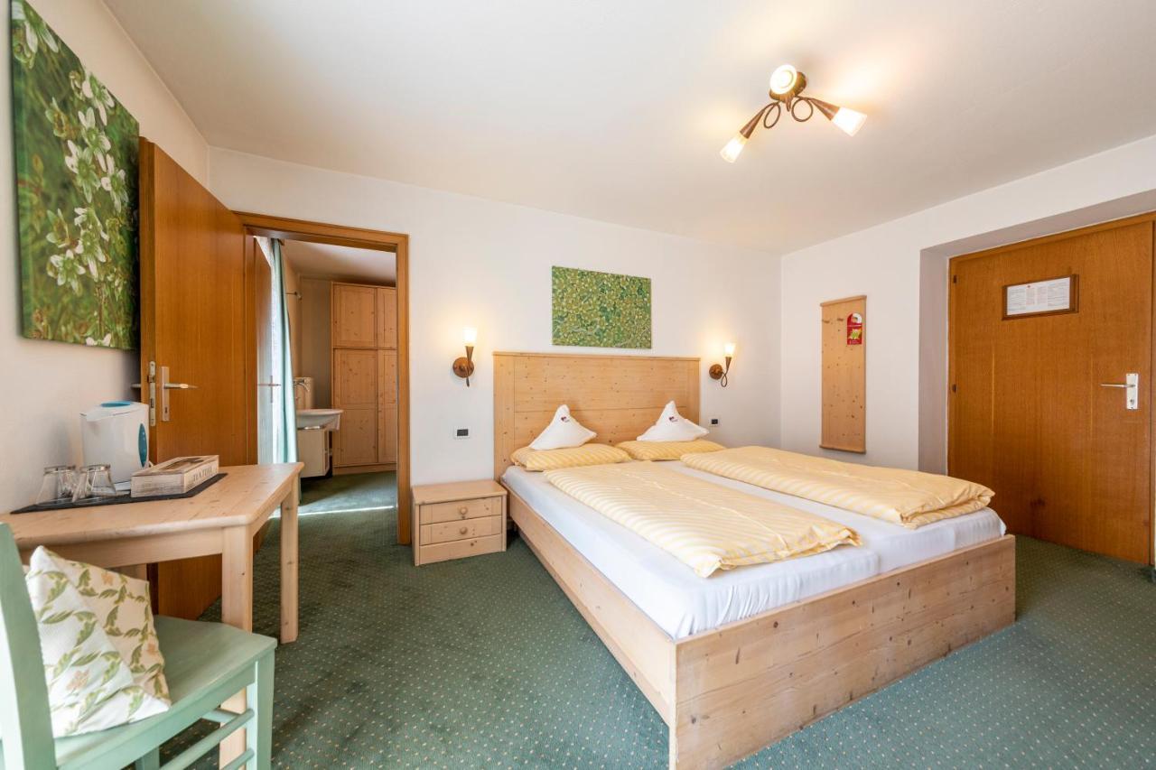Hotel Dolomiti ลาวิลลา ภายนอก รูปภาพ
