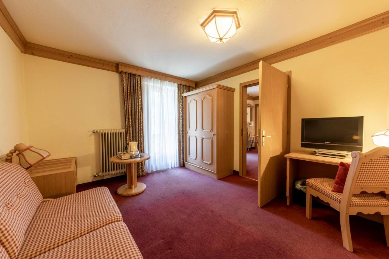 Hotel Dolomiti ลาวิลลา ภายนอก รูปภาพ